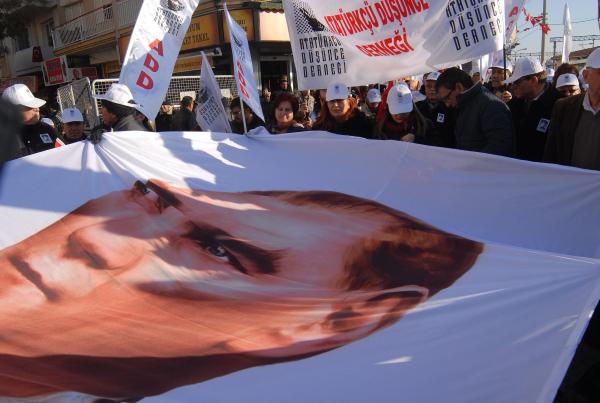 Devrim şehidi Kubilay, tartışmaların gölgesinde, törenle anıldı