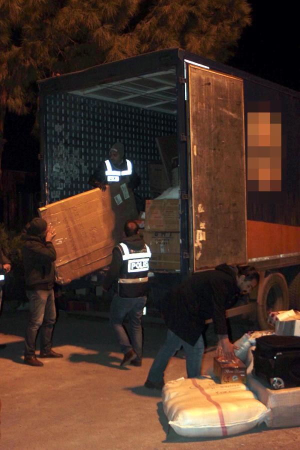 Kargo kamyonundan kaçak sigara çıktı