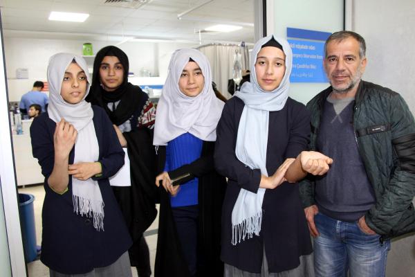 Batman'da yaş pastadan yiyen 25 öğrenci zehirlendi
