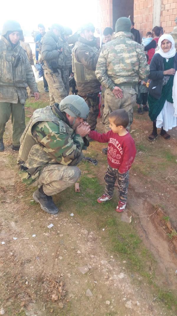 PKK'lı teröristler ateş açtı, Tabur Komutanı nefesiyle ısıtmaya çalıştı