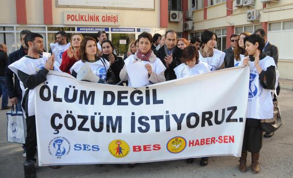 Sağlıkçılardan sokağa çıkma yasağı protestosu