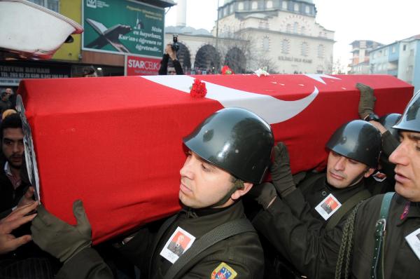 Şehit Uzman Çavuş İslam Çakar, Bitlis'ten memleketi Zonguldak'a uğurlandı (3)