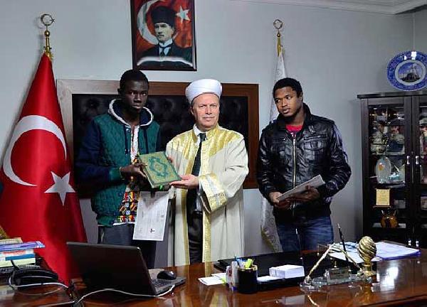 Afrikalı üniversite öğrencileri İslam'ı seçti