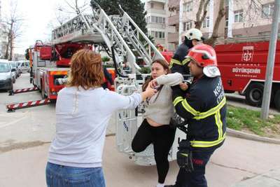 Kız öğrenci yurdunda yangın paniği