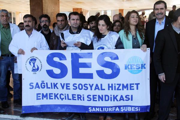 Şanlıurfa’da sağlık çalışanlarından oturma eylemi
