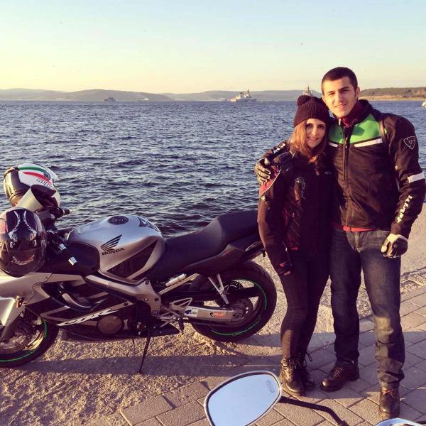 Motosiklet tutkunu iki genç ÇOMÜ'yü yasa boğdu