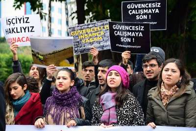 CHP'li gençlerden işten çıkartılan termik santral işçilerine destek