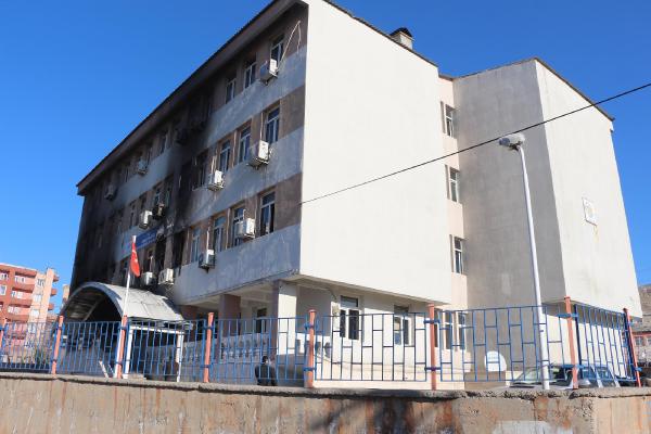 Çevre ve Şehircilik Şırnak İl Müdürlüğü ateşe verildi