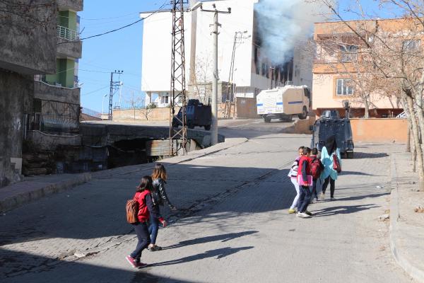 Çevre ve Şehircilik Şırnak İl Müdürlüğü ateşe verildi (2)