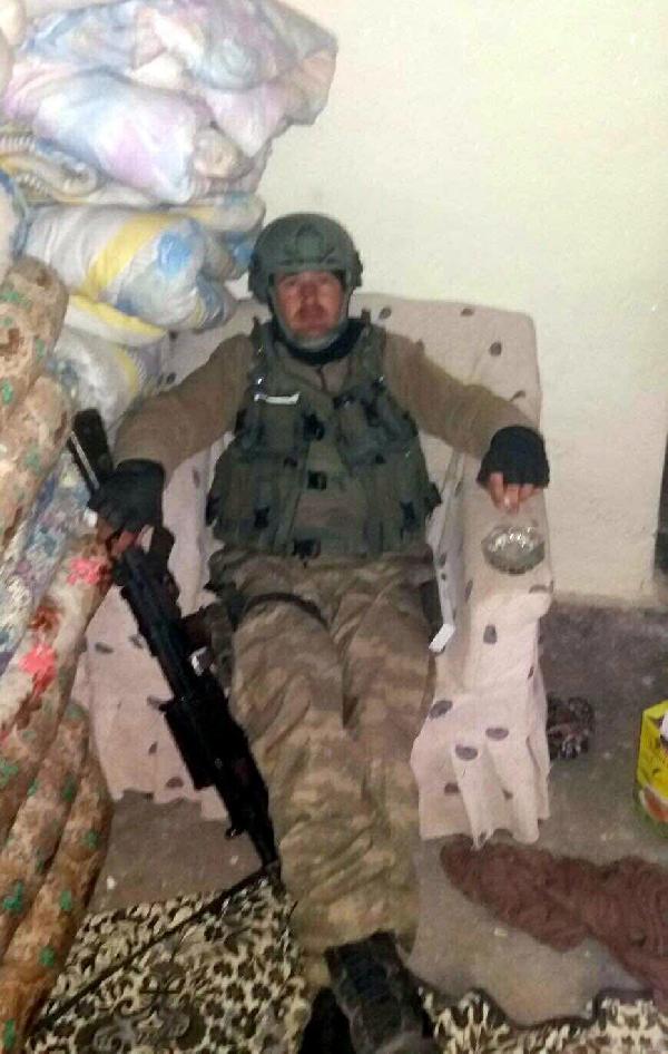 Akhisar şehidini bekliyor