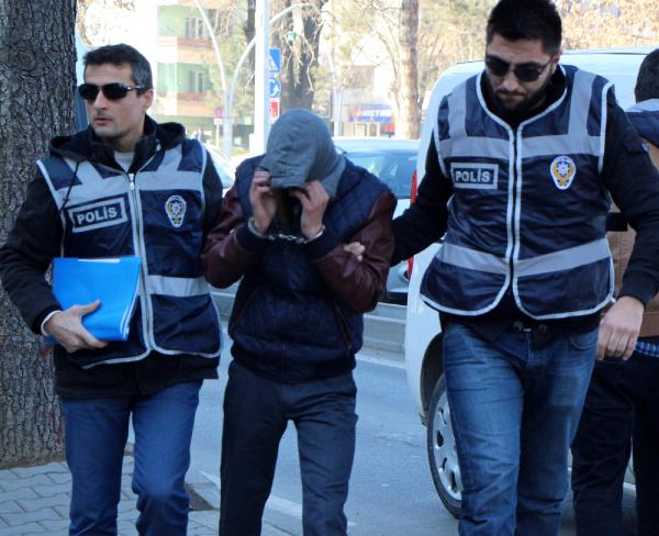 Öğle arasında patronunun evini soydu