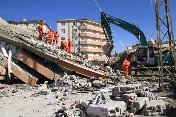 Erciş'te 45 kişiye mezar olan apartmanın davası sonuçlandı