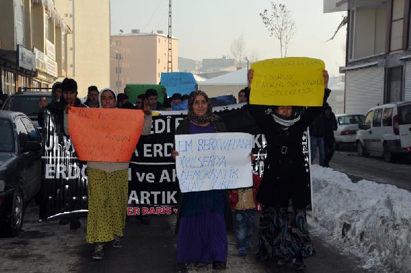 Yüksekova'daki yürüyüşe polis müdahale etti