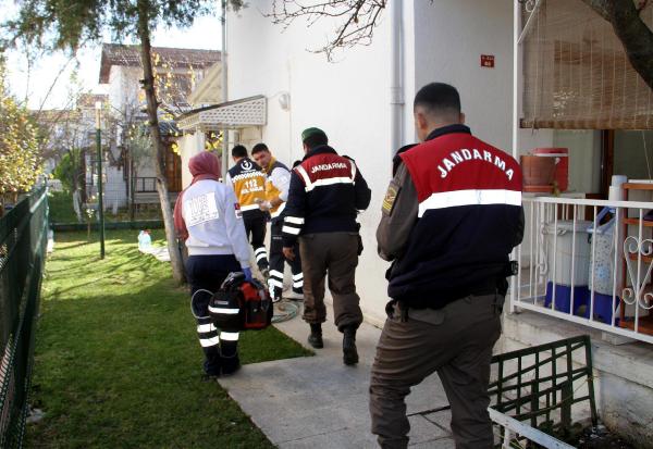 Emekli komiser evinde ölü bulundu