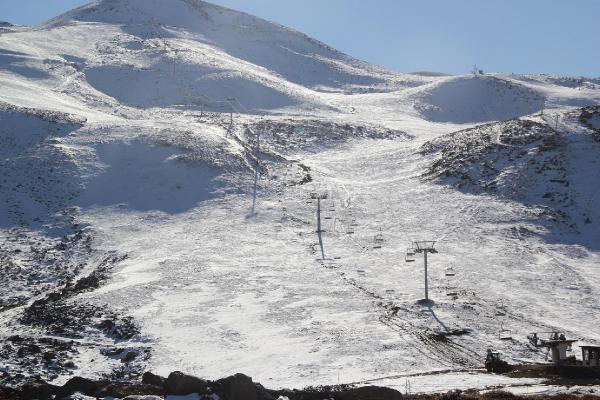 Bingöl Valisi Köşger, 15 milyon TL'ye mal olan kayak tesiste inceleme yaptı