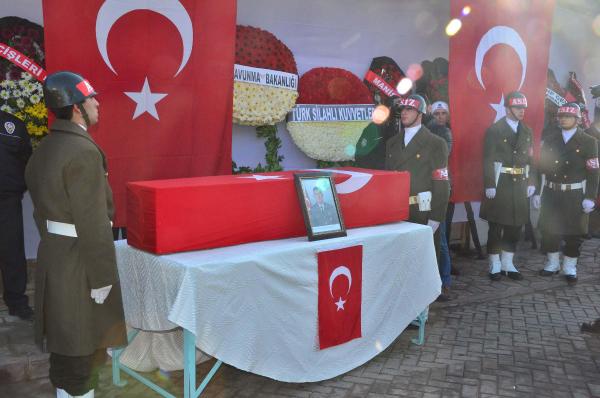Akhisar şehidini bekliyor (2)