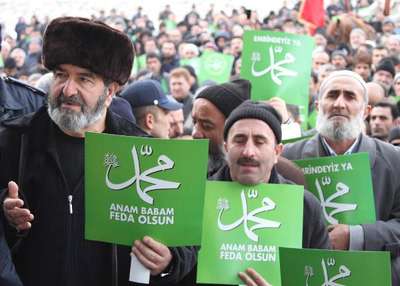 Erzurum'da 7 bin kişi 'Peygambere saygı ve zulme lanet' için yürüdü