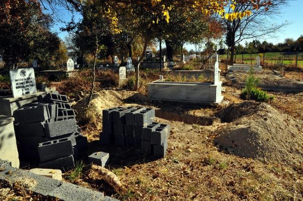 Selası verildi, mezarı kazıldı, yaşadığı hastanede ortaya çıktı