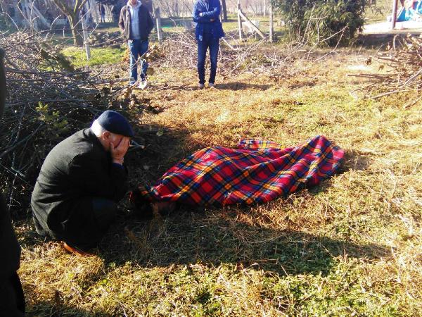 CHP'li meclis üyesi, evinin bahçesinde ölü bulundu