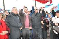 CHP'Lİ ÖZEL, SEAŞ DİRENİŞ ÇADIRINDAKİ İŞÇİLERİ ZİYARET ETTİ