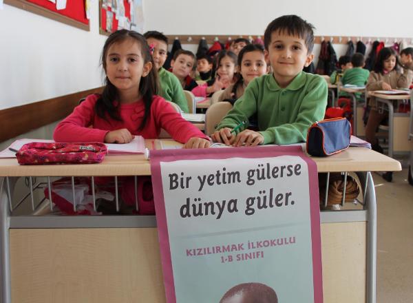 Sivaslı minikler Afrikalı yetimlerin kardeşi oldu
