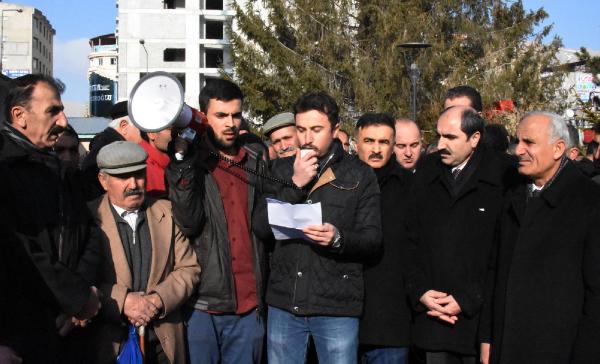 Van'da cuma namazı sonrası terör protestosu