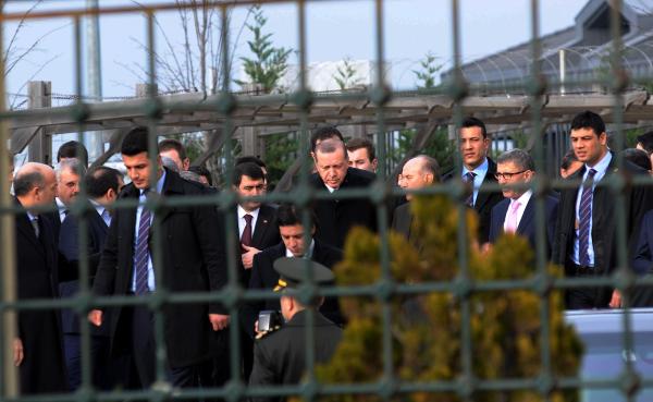 Ek bilgilerle / Cumhurbaşkanı Erdoğan köprüde intihar etmek isteyen genci ikna etti