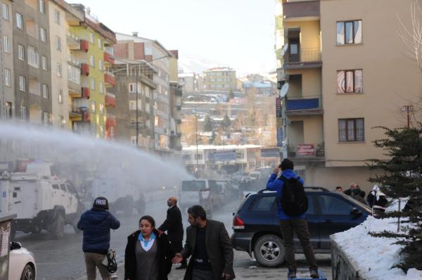 Hakkari'de HDP ve DBP'nin protesto gösterisinde olay çıktı