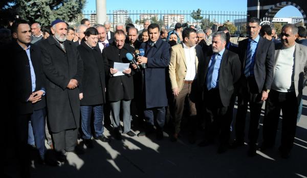 Diyarbakır'da hendeklere tepki