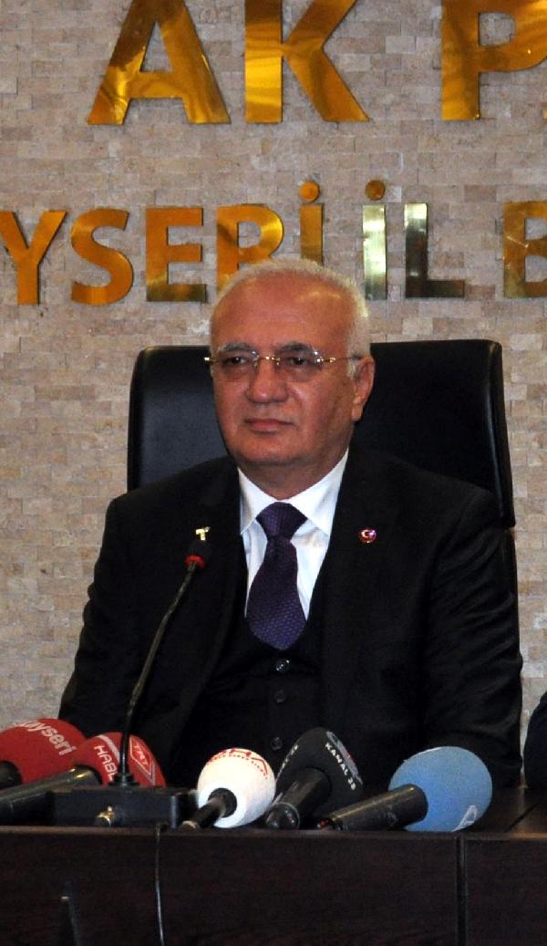 Bakan Elitaş: Bölücülere ve parelcilere 'defol git' diyebilirsek Türkiye'nin önü aydınlık (2)