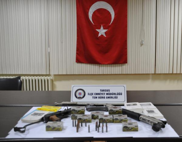 Tarsus'ta toprağa gömülü silah ve mermiler ele geçirildi