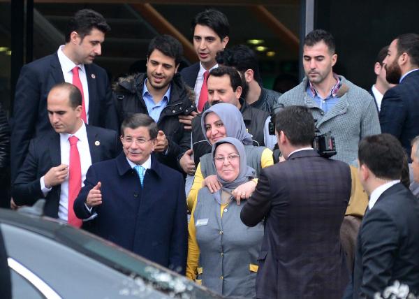 Başbakan Davutoğlu'ndan üniversite ziyareti...
