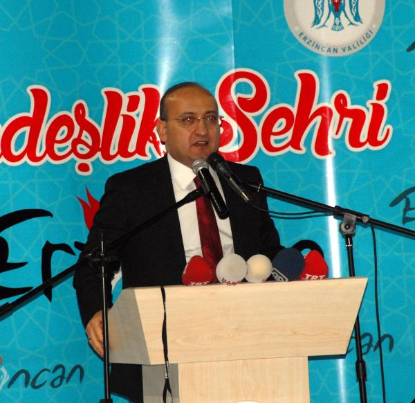 Ahıska Türklerine Erzincan'da çiçekli karşılama