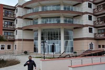 Lodos, Yalova'da huzurevinin kapısını yıktı