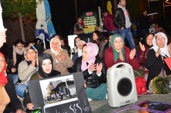 HDP’li kadınlar Antalya’da oturma eylemi yaptı
