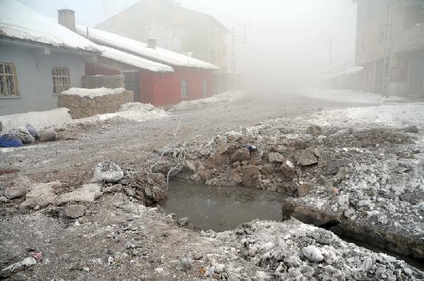 Yüksekova'da PKK'dan polisin zırhlı aracına bombalı saldırı