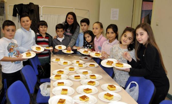 Öğrenciler İzmit'in yöresel 'Otur Fatma' tatlısı ile tanıştı
