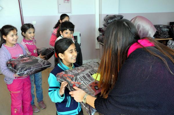 112 çalışanlarından 112 öğrenciye yardım