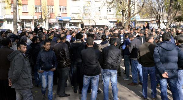 Siverek'te HDP'lilerden sokağa çıkma yasağı protestosu