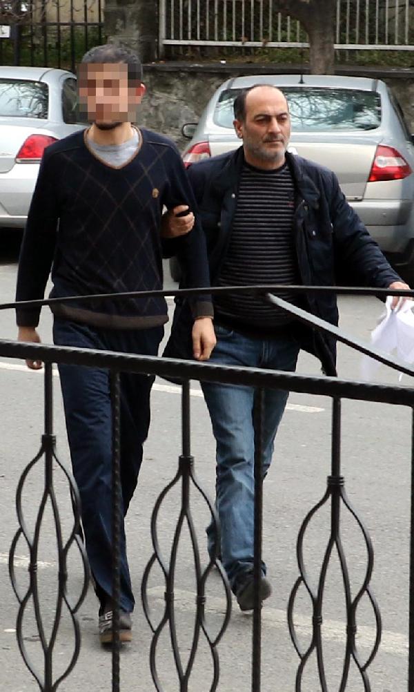 Cinsel organını gösteren tacizci gözaltında