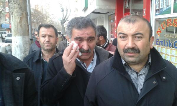 Sokağa çıkma yasaklarını protesto eden gruba saldırı