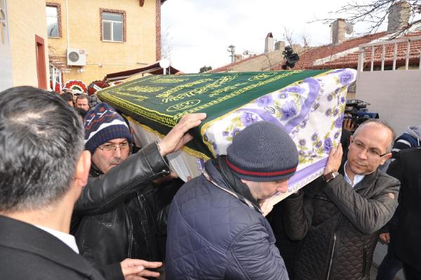 Başbakan Yardımcısı Akdoğan, Eskişehir'de cenazeye katıldı