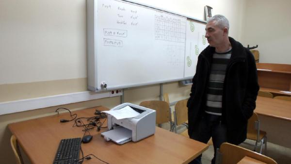 Liseden bilgisayarları çaldılar