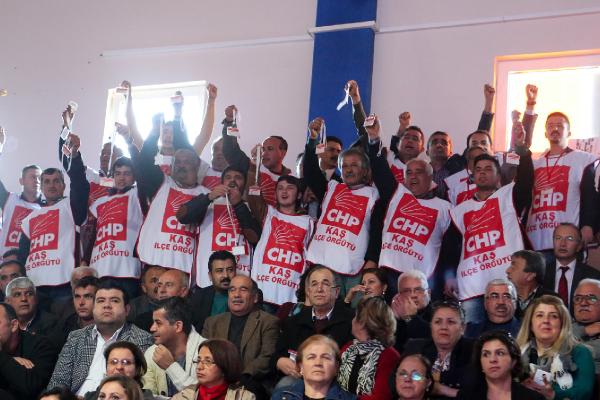 CHP Antalya’da olaylı kongre