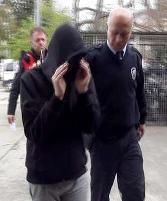 Hastaneden kaçıp, yeni doğan bebeğini sokağa terk etti (2)