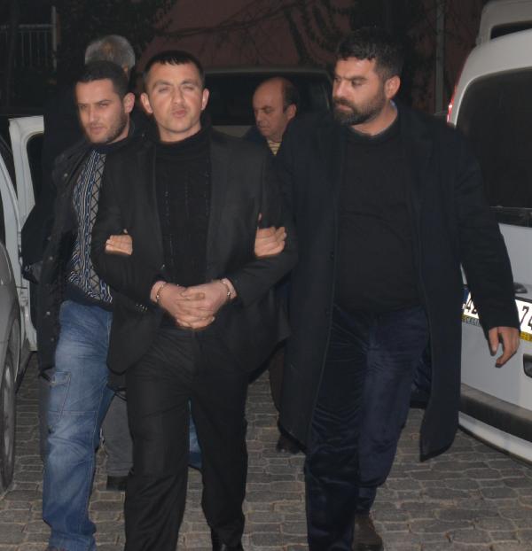 Lüks otomobili kundaklayan şüpheliler tutuklandı