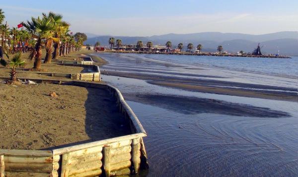 Akdeniz'de deprem, Akyaka'da deniz çekilmesi korkuttu