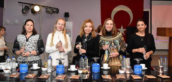 Rus gelinler en güzel Türk kahvesini yapmak için yarıştı