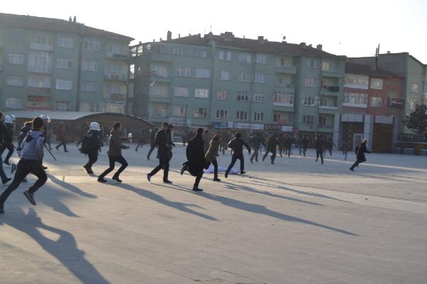 Uludere olaylarını protesto eden HDP'lilere taşlı saldırı