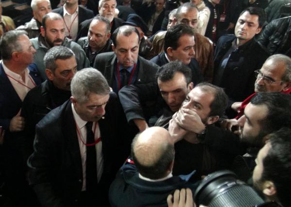 Zonguldak'ta CHP kongresinde arbede: 1 yaralı, 2 gözaltı